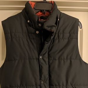 Mens' quited vest
